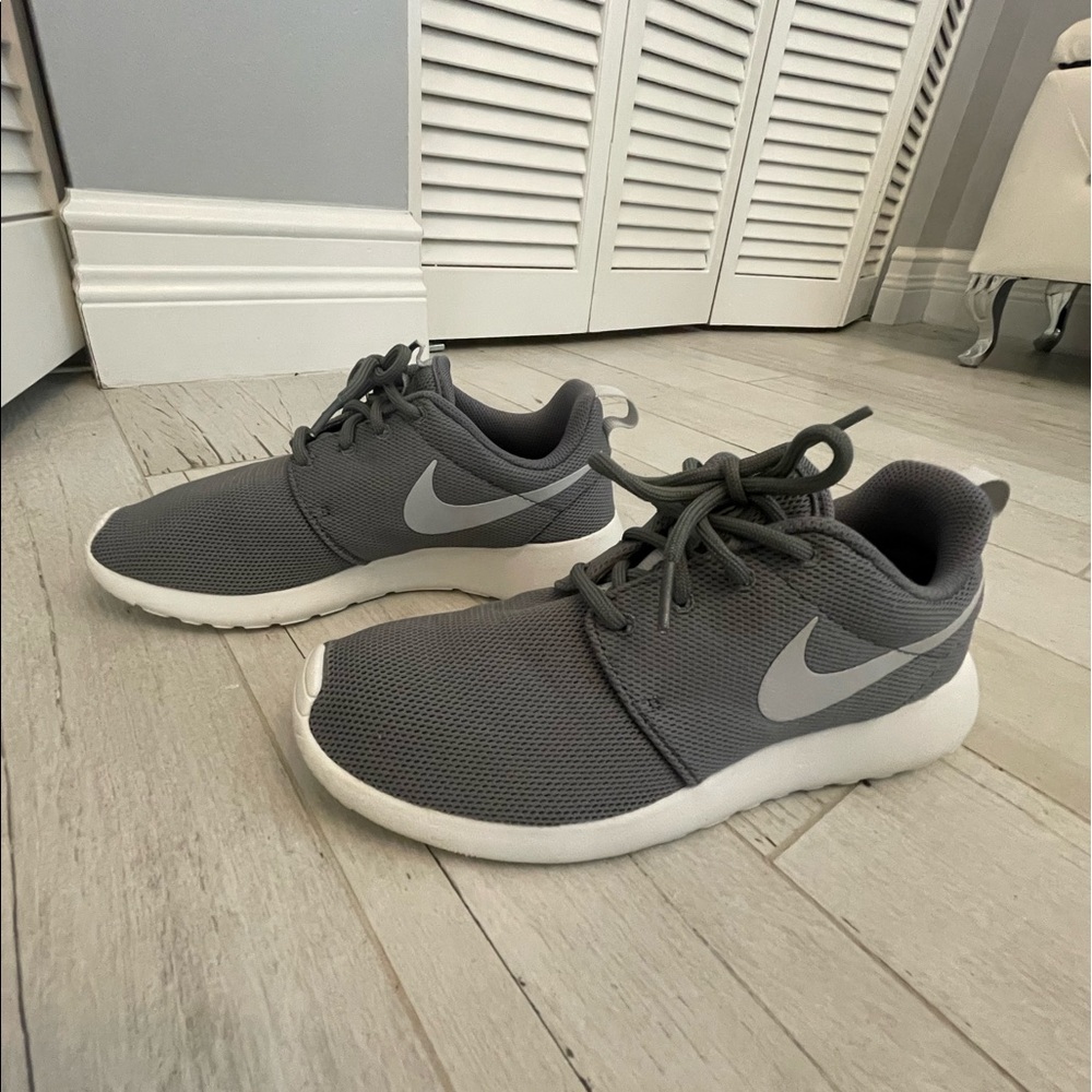 Nike Roshe One: Cool Grey Summit White